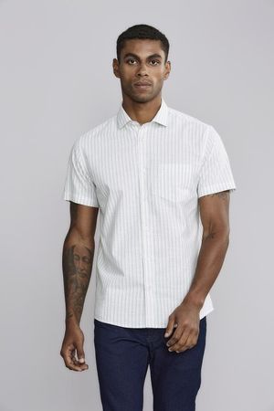 Camisa Manga Curta com Bolso Classic Fit - Verde