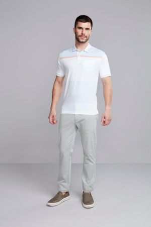 Polo Manga Curta com Bolso Comfort Malha - Branco / Laranja Pêssego
