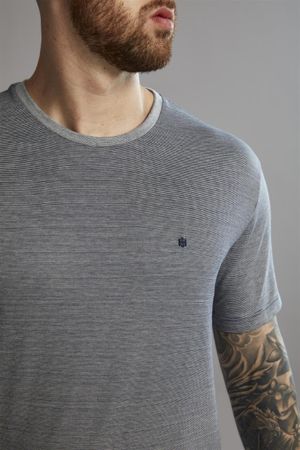 Camiseta Manga Curta Comfort Pima - Azul Noite / Bege Creme