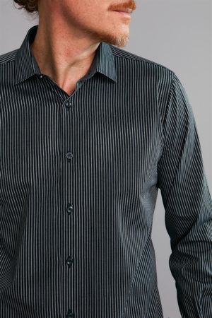 Camisa Manga Longa com Bolso Comfort Fio Tinto - Preto