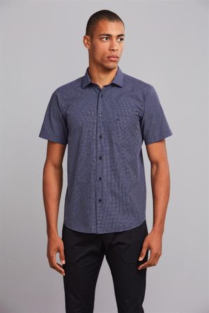 Camisa Manga Curta com Bolso Fio Tinto Classic Fit - Azul Marinho