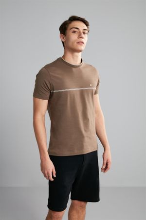 Camiseta Manga Curta Malha Slim Fit - Marrom Telha / Creme