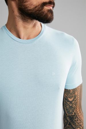 Camiseta Manga Curta Malha Básica Slim Fit - Azul Ceu