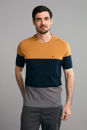 Camiseta Manga Curta Comfort Malha - Amarelo Mostarda / Azul Marinho