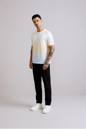 Camiseta Comfort Malha - Branco / Azul Sky