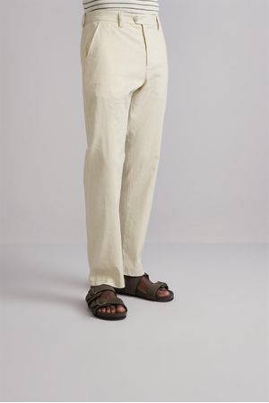 Calça Chino Comfort Linen Blend - Bege Areia
