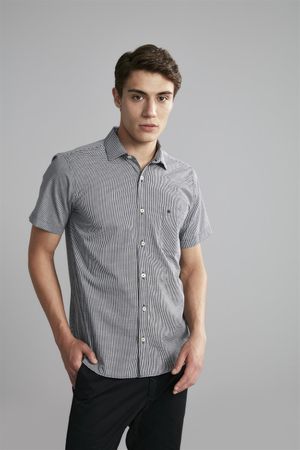 Camisa Manga Curta com Bolso Comfort Fio Tinto - Preto