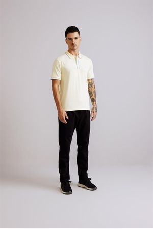 Camisa Polo Comfort Malha - Marrom Amêndoa / Branco