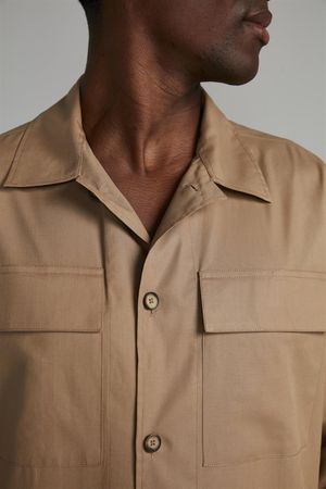 Camisa com Bolso Comfort - Marrom Castor