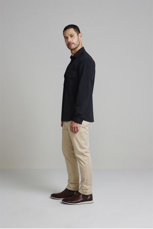 Camisa com Bolso Comfort - Preto