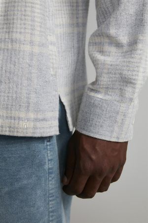 Camisa com Bolso Flanela Comfort - Bege Areia