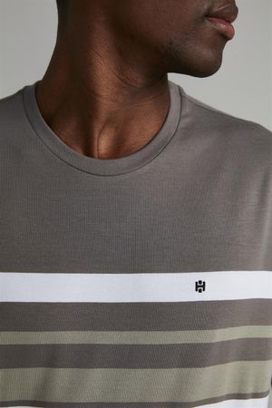 Camiseta Malha Comfort - Cinza Concreto / Branco